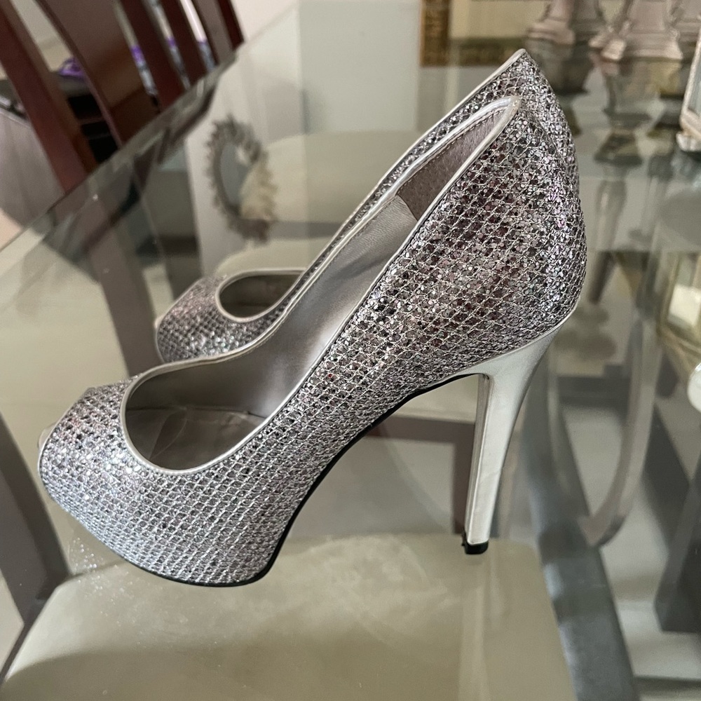 SILVER HIGH HEEL PUMPS